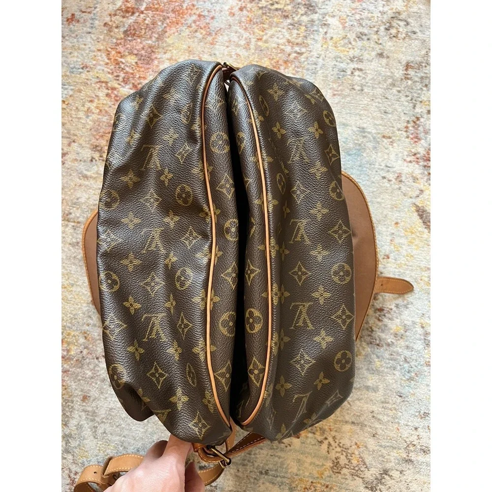 Louis Vuitton Saumur 30 Monogram Canvas Crossbody Messenger Bag AR1900 France‎